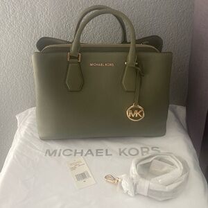 ⭐️SOLD⭐️ Michael Kors Camille